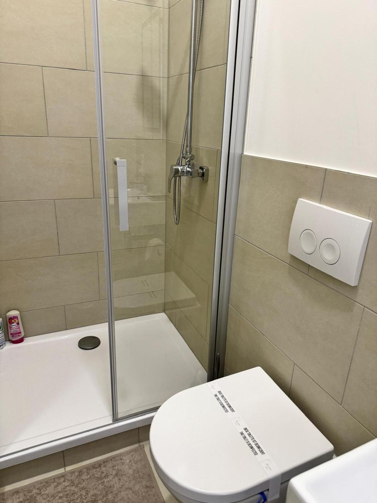 Heaven Homes - Privatzimmer Mit Bad Im Herzen Von Duesseldorf Esterno foto